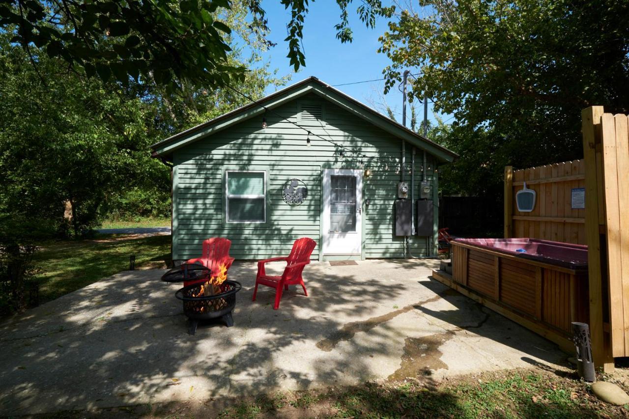 Steps From Downtown Pigeon Forge Parkway + Private Hottub And Firepit - Wifi - Firefly Bungalows ภายนอก รูปภาพ