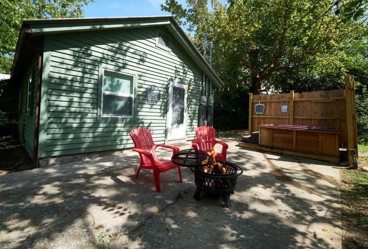 Steps From Downtown Pigeon Forge Parkway + Private Hottub And Firepit - Wifi - Firefly Bungalows ภายนอก รูปภาพ