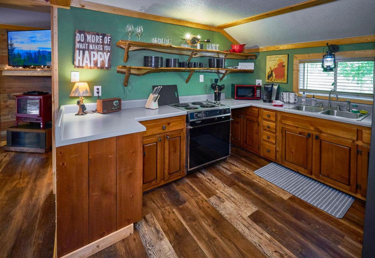 Steps From Downtown Pigeon Forge Parkway + Private Hottub And Firepit - Wifi - Firefly Bungalows ภายนอก รูปภาพ