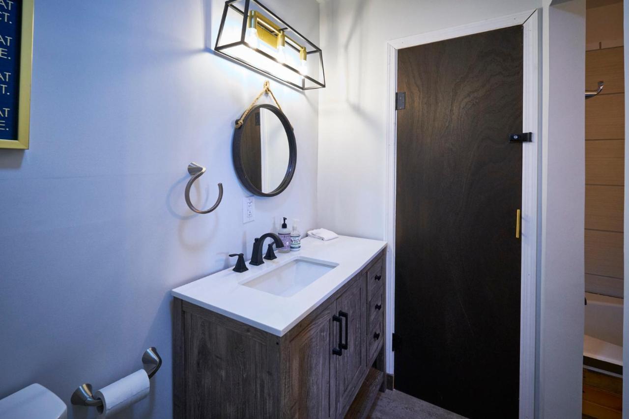 Steps From Downtown Pigeon Forge Parkway + Private Hottub And Firepit - Wifi - Firefly Bungalows ภายนอก รูปภาพ