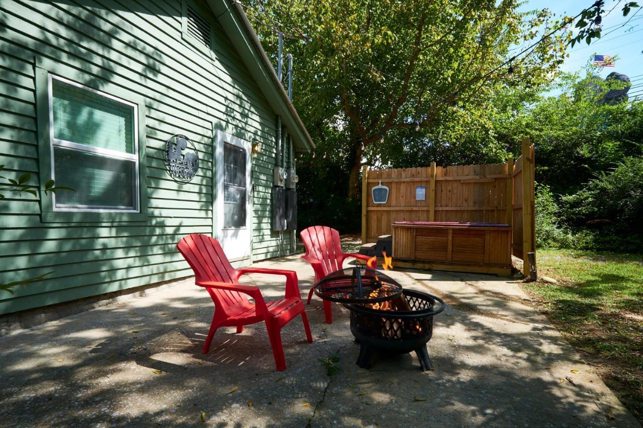 Steps From Downtown Pigeon Forge Parkway + Private Hottub And Firepit - Wifi - Firefly Bungalows ภายนอก รูปภาพ