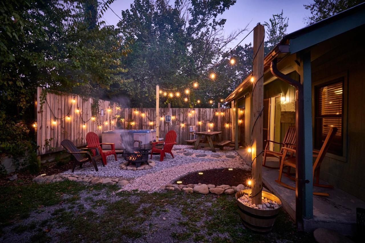 Steps From Downtown Pigeon Forge Parkway + Private Hottub And Firepit - Wifi - Firefly Bungalows ภายนอก รูปภาพ